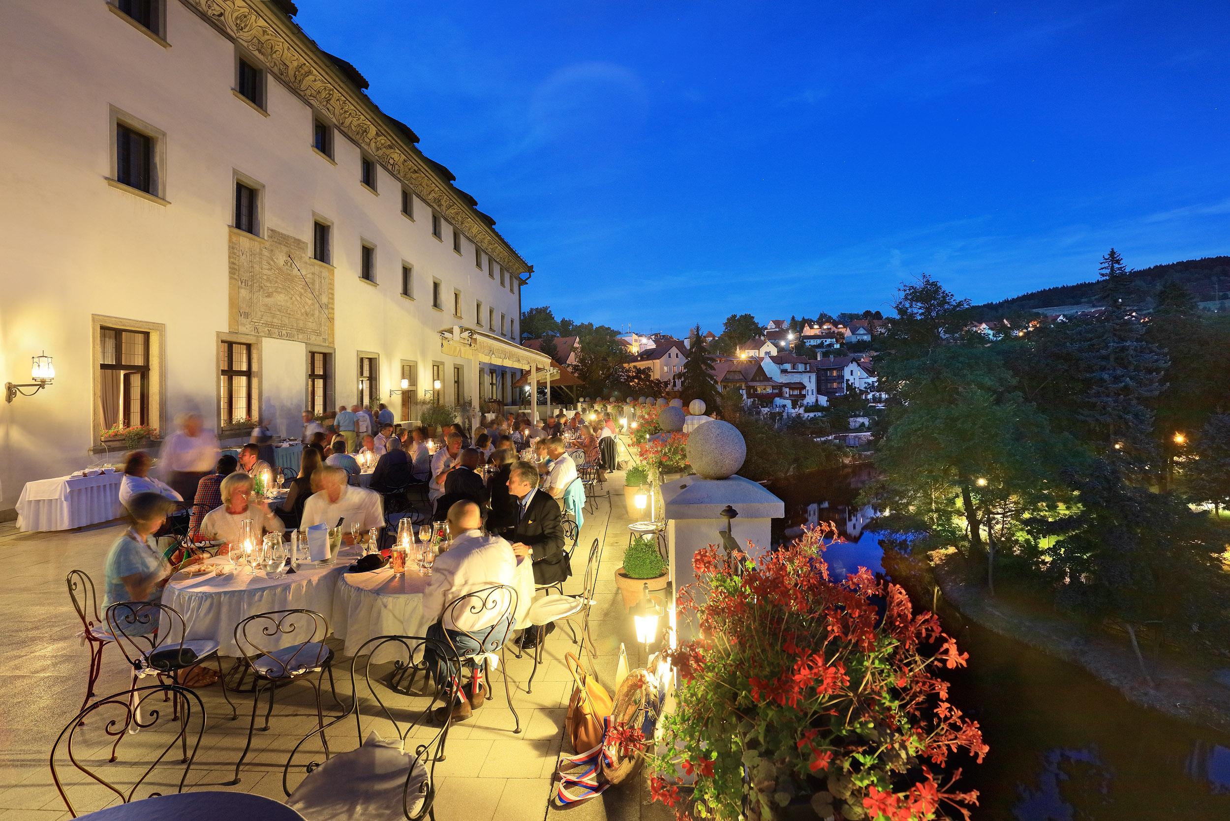 Hotel Ruze Cesky Krumlov Exterior photo The terrace of the restaurant