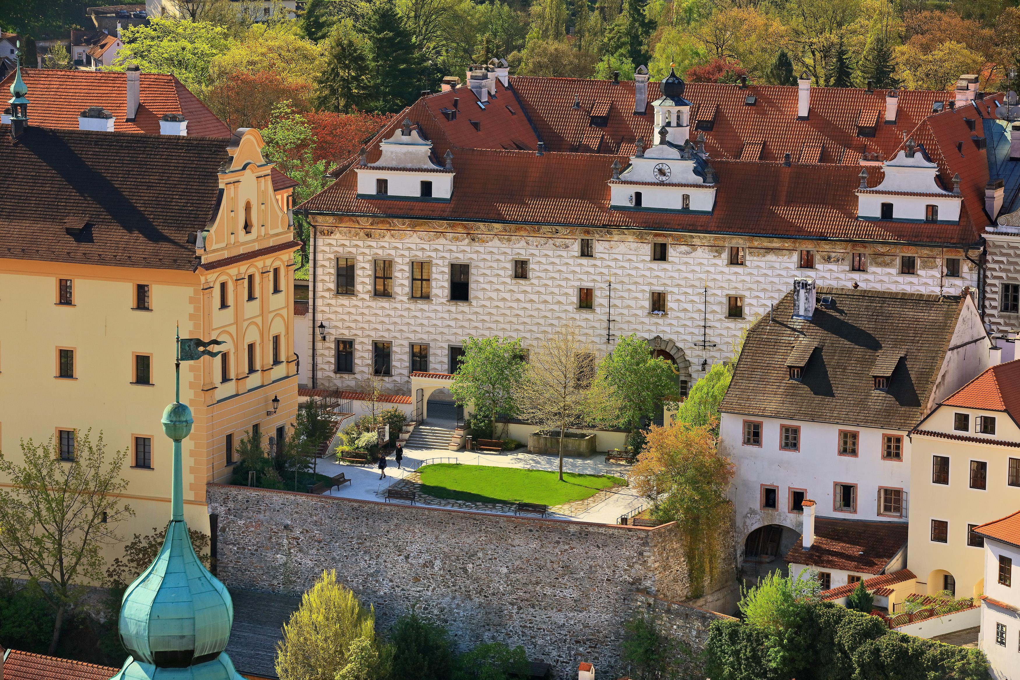 Hotel Ruze Cesky Krumlov Exterior photo The Landhamerhaus (white)